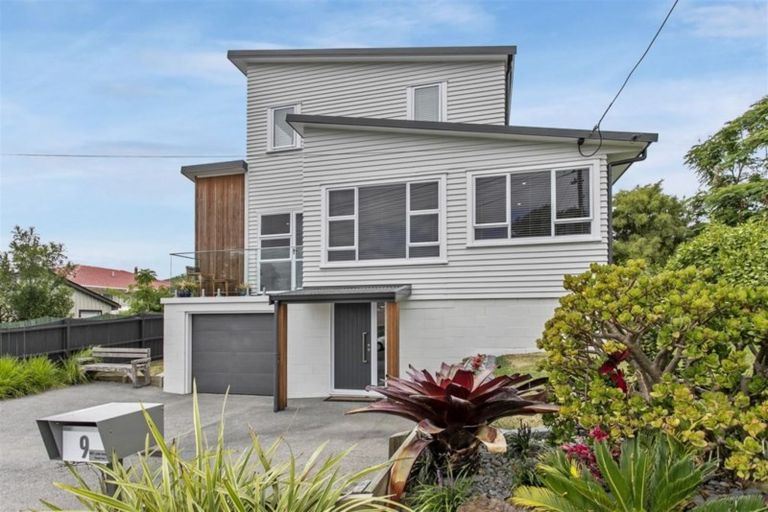 Photo of property in 2/9 Folkestone Street, Murrays Bay, Auckland, 0630