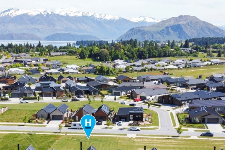 Photo of property in 10 Doug Ledgerwood Drive, Wanaka, 9305