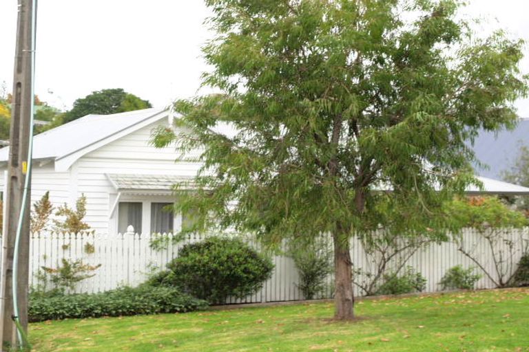 Photo of property in 3/7 Luplau Crescent, Cockle Bay, Auckland, 2014