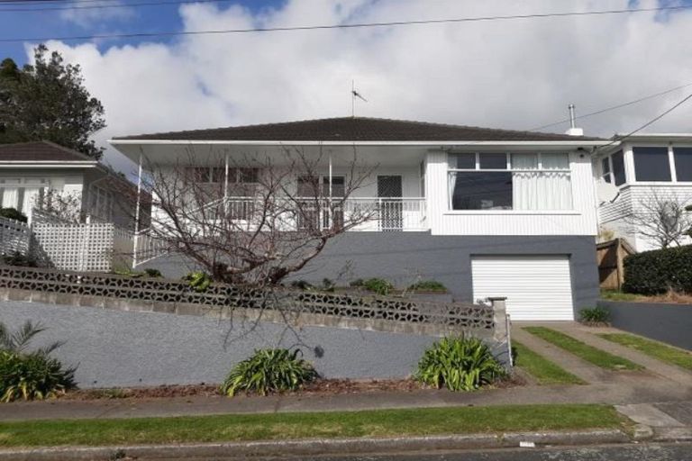 Photo of property in 221 Powderham Street, New Plymouth, 4310