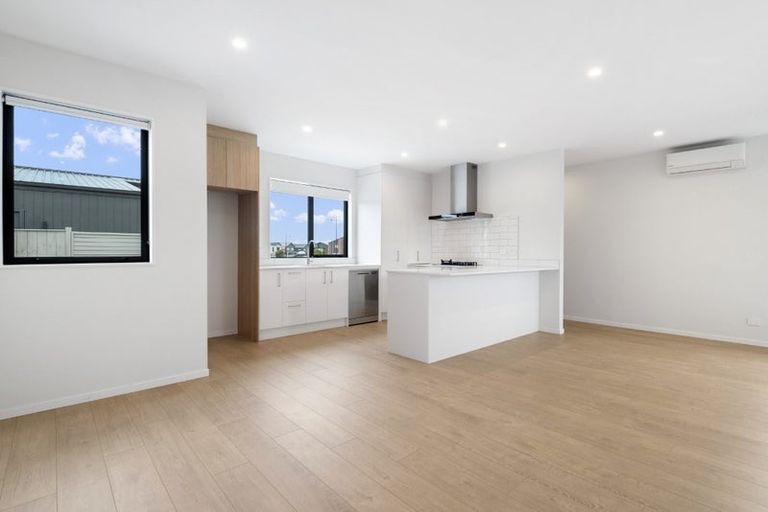 Photo of property in 25 Viridian Avenue, Rosehill, Papakura, 2113