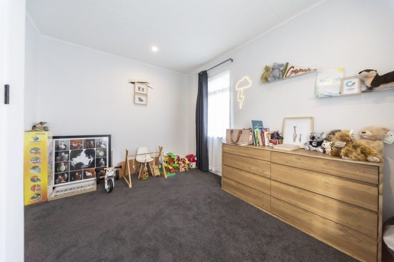 Photo of property in 42 Cascade Crescent, Westbrook, Palmerston North, 4412