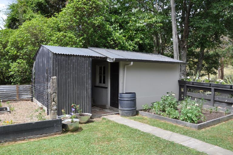 Photo of property in 418 Pahiatua Aokautere Road, Aokautere, Palmerston North, 4471