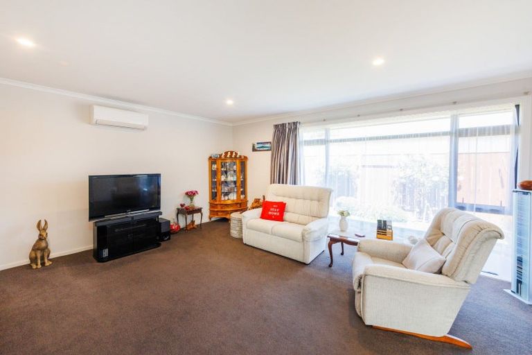 Photo of property in 14 Lorenzo Place, Kelvin Grove, Palmerston North, 4414