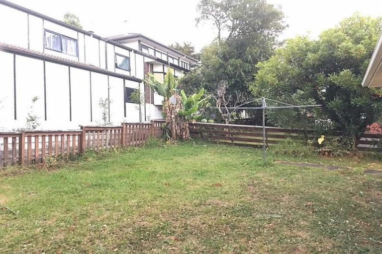 Photo of property in 2/99 Archers Road, Hillcrest, Auckland, 0629