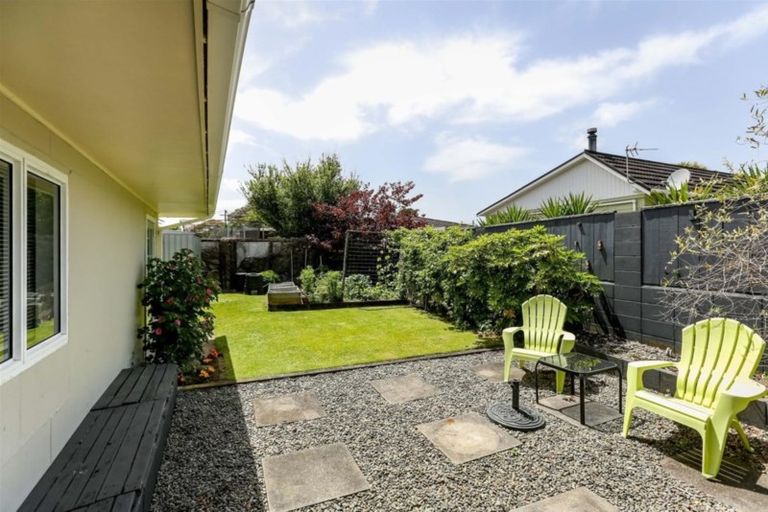 Photo of property in 4 Woodleigh Street, Frankleigh Park, New Plymouth, 4310