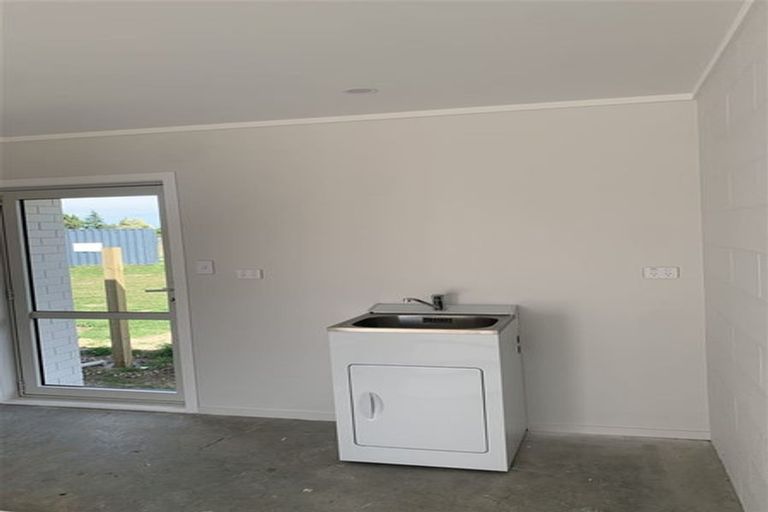 Photo of property in 4 Van Baarle Close, Carterton, 5713