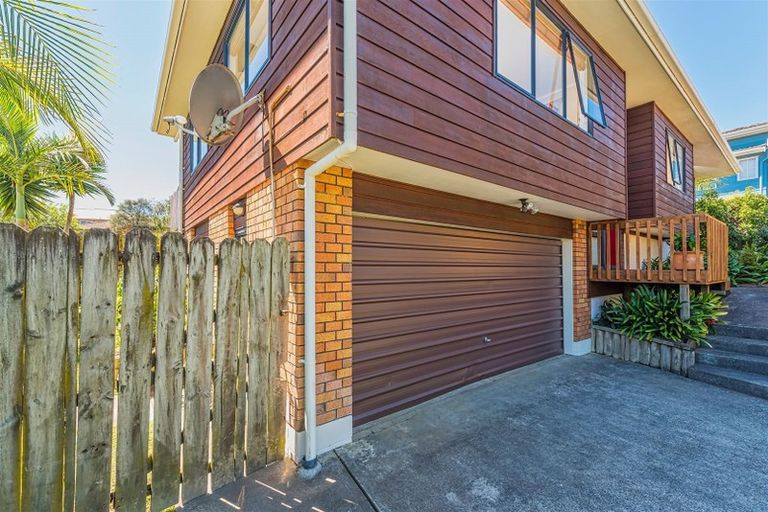 Photo of property in 2/1 Bass Street, West Harbour, Auckland, 0618