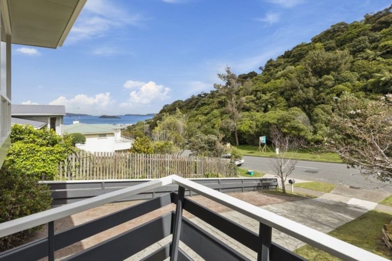 Photo of property in 70 Dowse Drive, Maungaraki, Lower Hutt, 5010