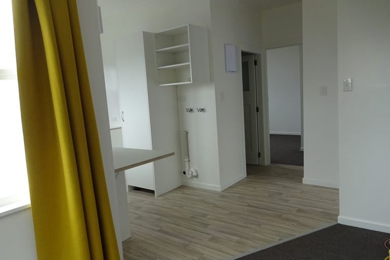 Photo of property in 73 Queens Drive, Lyall Bay, Wellington, 6022