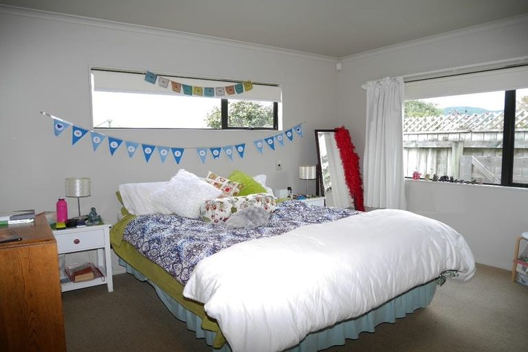 Photo of property in 71 Guildford Drive, Paraparaumu, 5032