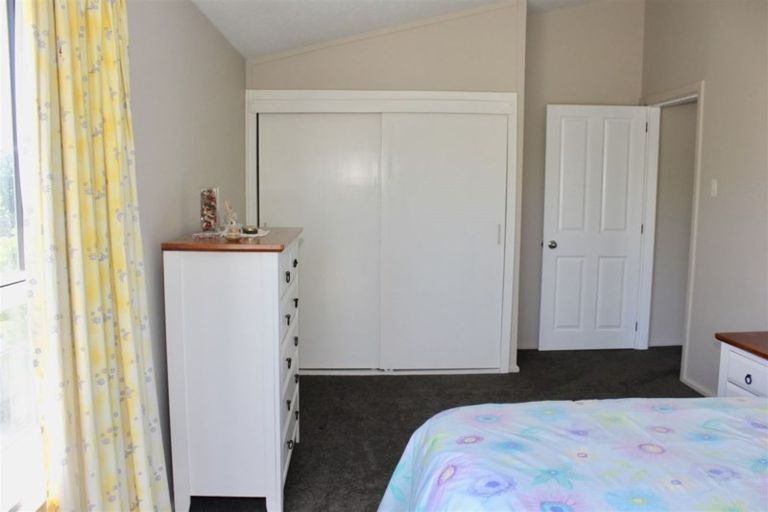 Photo of property in 10 Crofton Road, Harewood, Christchurch, 8051