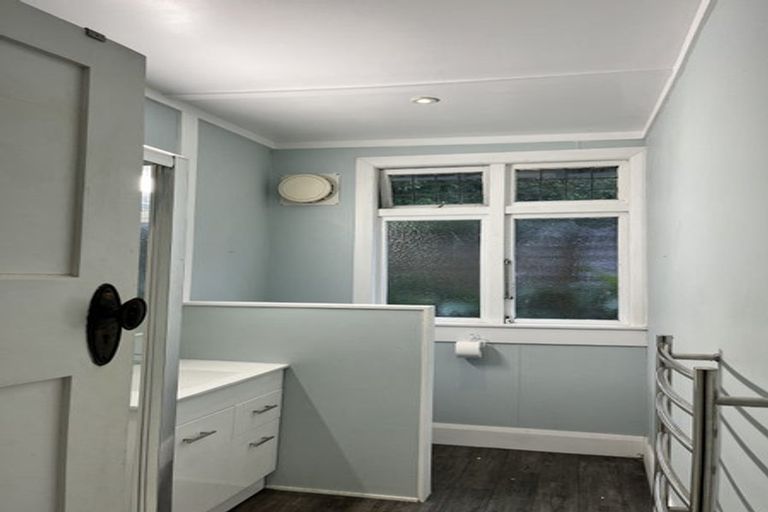 Photo of property in 75 Todman Street, Brooklyn, Wellington, 6021