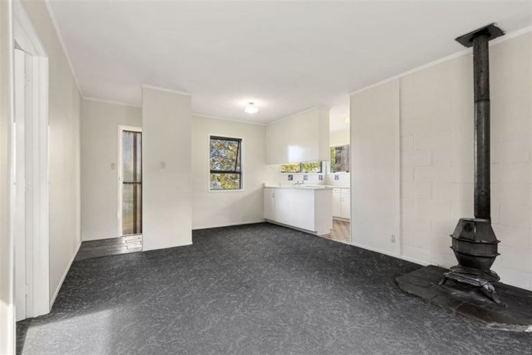 Photo of property in 1/3 Mcquoid Place, Glenfield, Auckland, 0629