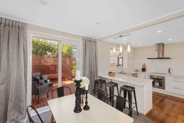 Photo of property in 48b Queens Grove, Hutt Central, Lower Hutt, 5010