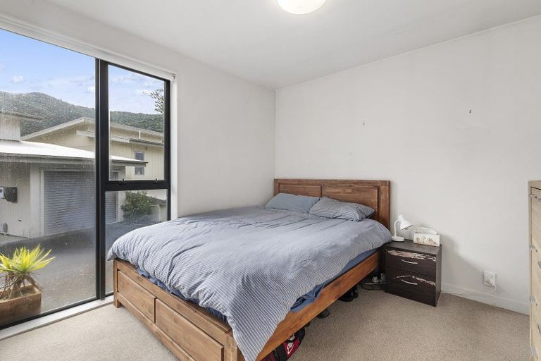 Photo of property in 9 Rarangi Way, Owhiro Bay, Wellington, 6023