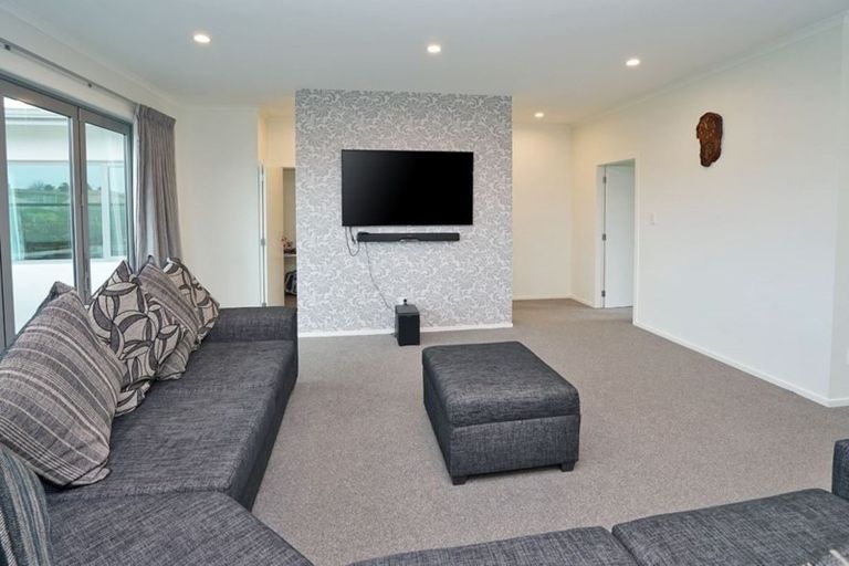 Photo of property in 14 Platina Place, Flagstaff, Hamilton, 3210