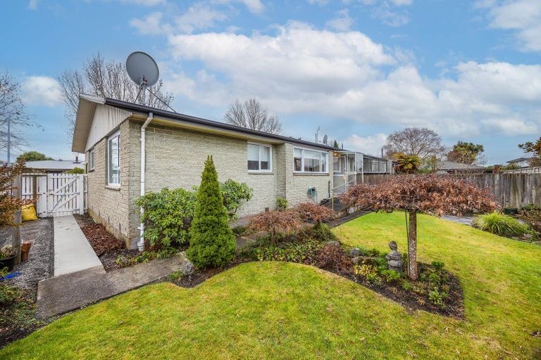 Photo of property in 1/5 Chislehurst Place, Bryndwr, Christchurch, 8052