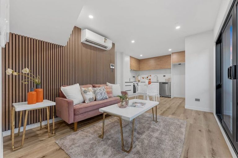 Photo of property in 98a Royal Road, Massey, Auckland, 0614