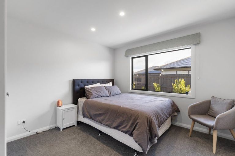 Photo of property in 32 Atlantic Drive, Fitzherbert, Palmerston North, 4410