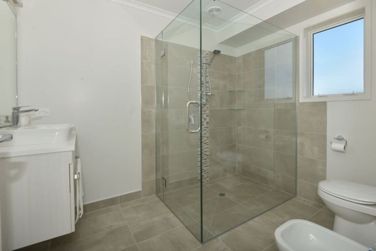 Photo of property in 11 Stace Hopper Drive, One Tree Point, 0118