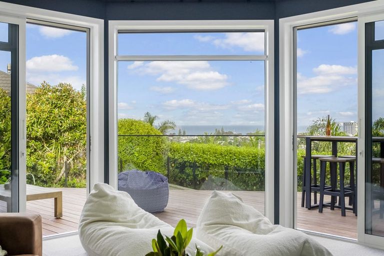 Photo of property in 6 Dorchester Place, Orewa, 0931