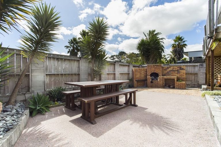 Photo of property in 12 Makiri Street, Helensville, 0800