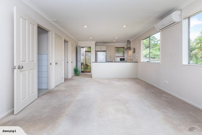 Photo of property in 25 Condor Place, Unsworth Heights, Auckland, 0632