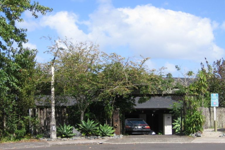 Photo of property in 132 Aeroview Drive, Beach Haven, Auckland, 0626