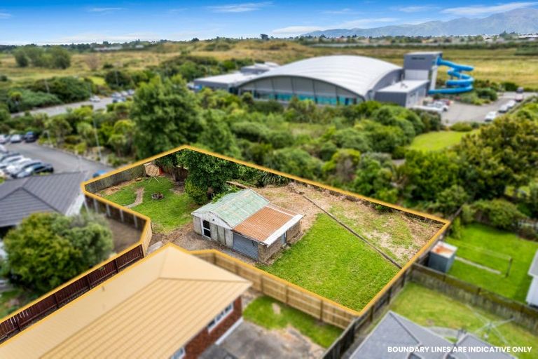 Photo of property in 6a Ngahina Street, Paraparaumu, 5032