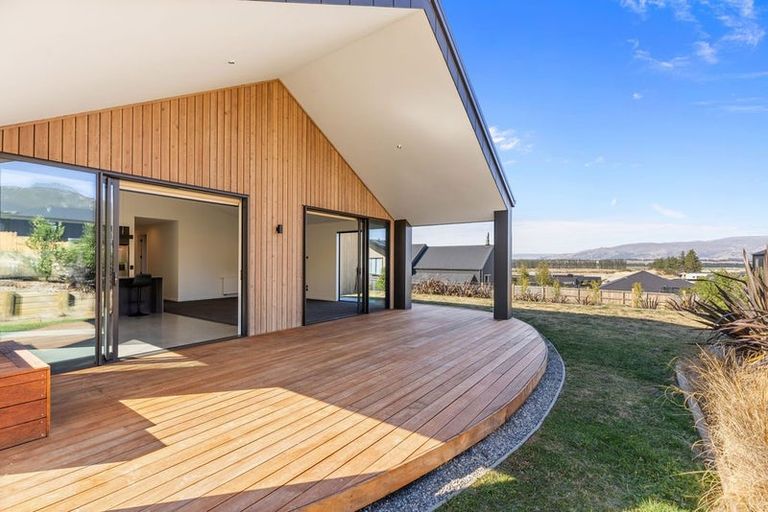 Photo of property in 13 Magpie Place, Lake Hawea, Wanaka, 9382