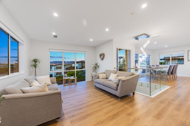 Photo of property in 32 Cavalli Road, Long Bay, Auckland, 0630