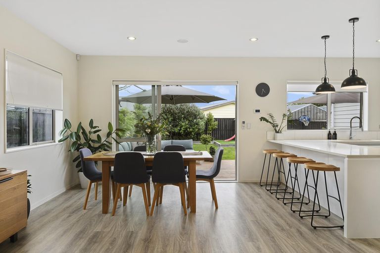 Photo of property in 12 Kahika Grove, Huapai, Kumeu, 0810