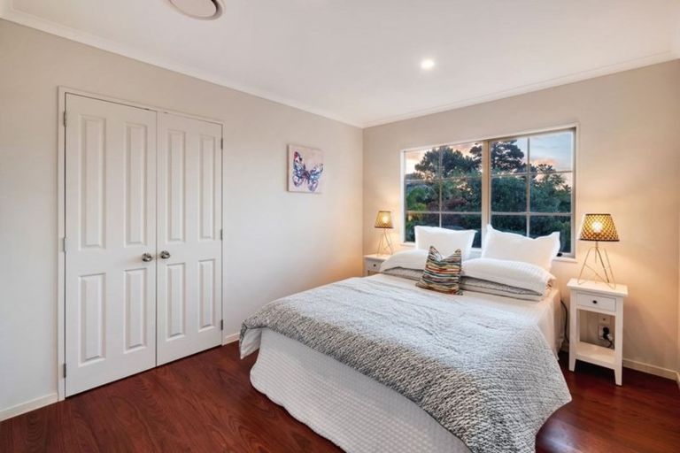 Photo of property in 32 Canary Place, Unsworth Heights, Auckland, 0632