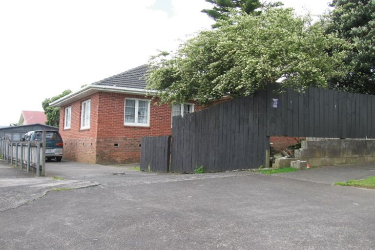 Photo of property in 1/31 Peverill Crescent, Papatoetoe, Auckland, 2025