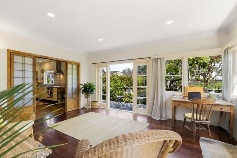 Photo of property in 19a Old Lake Road, Narrow Neck, Auckland, 0624