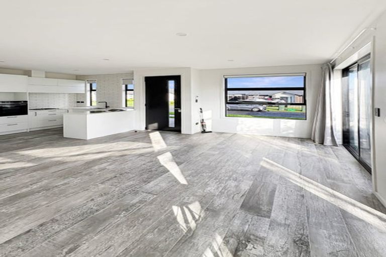 Photo of property in 16 Kelly Road, Riverhead, 0820