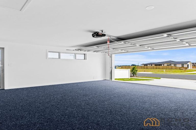 Photo of property in 21 Te Piriti Road, One Tree Point, 0118