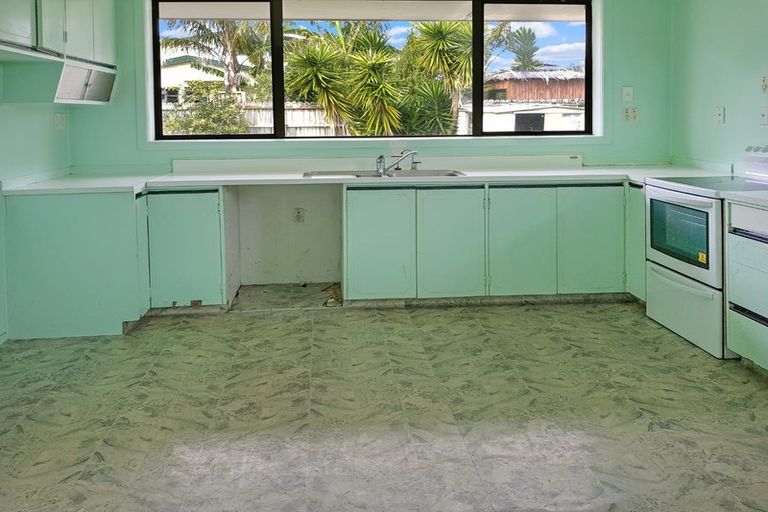 Photo of property in 23 Evans Road, Glen Eden, Auckland, 0602