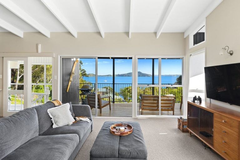 Photo of property in 99 Kawakawa Bay Coast Road, Kawakawa Bay, Papakura, 2585