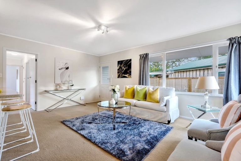 Photo of property in 60 Cobham Crescent, Kelston, Auckland, 0602