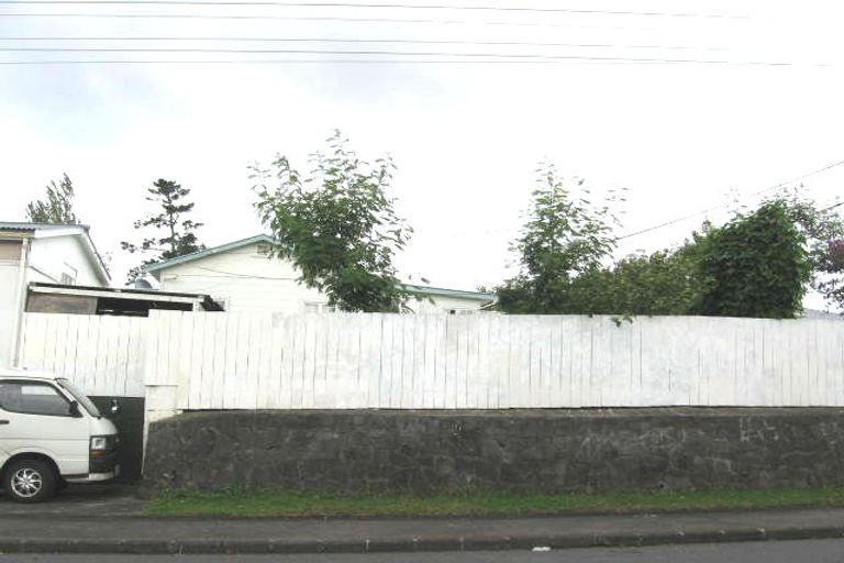 Photo of property in 16 Woodvale Road, Glen Eden, Auckland, 0602
