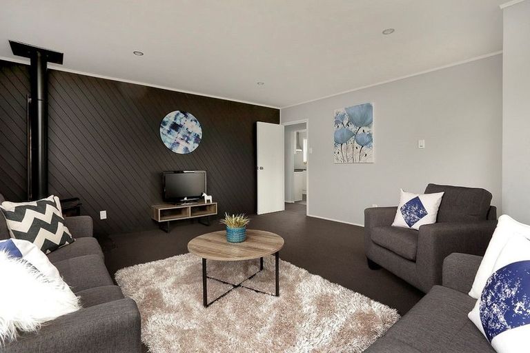 Photo of property in 2/37 John Walker Drive, Manurewa, Auckland, 2102