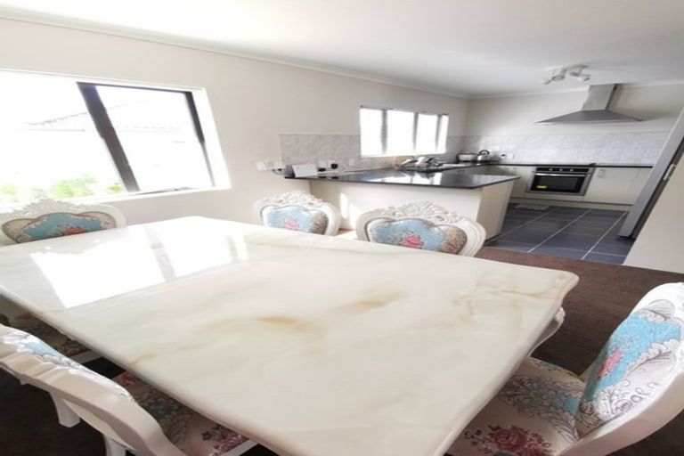 Photo of property in 20 Gordon Stanley Drive, Massey, Auckland, 0614