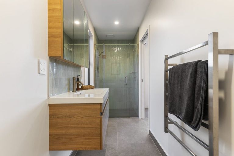 Photo of property in 33 Renata Crescent, Te Atatu Peninsula, Auckland, 0610