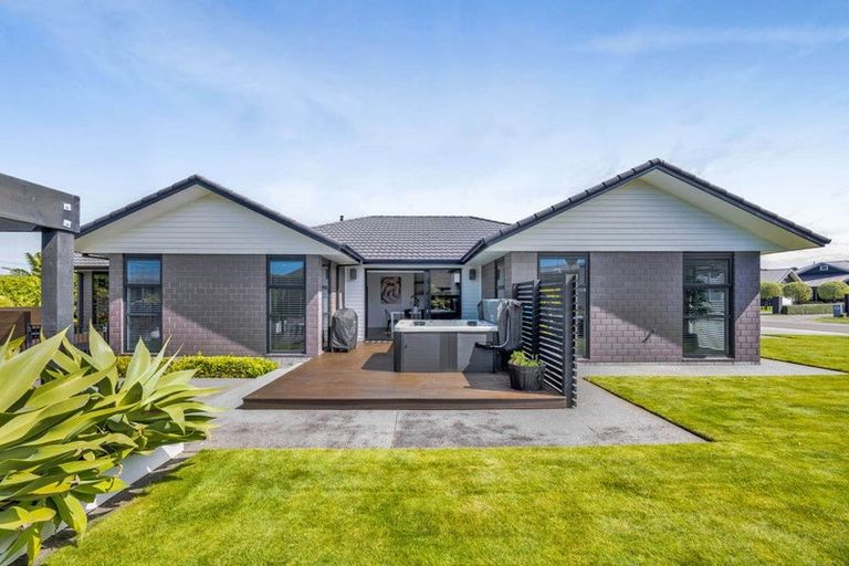 Photo of property in 5 Augusta Grove, Waiwhakaiho, New Plymouth, 4312