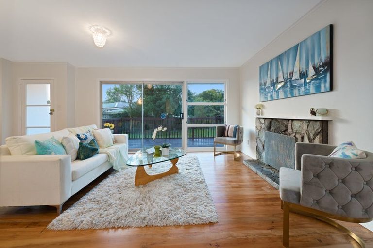 Photo of property in 43 Riverpark Crescent, Henderson, Auckland, 0610