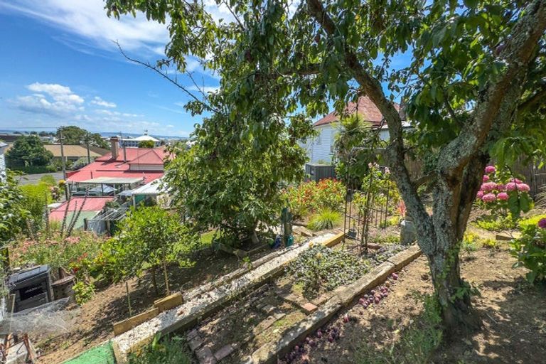 Photo of property in 102 Karaka Road, Thames, 3500