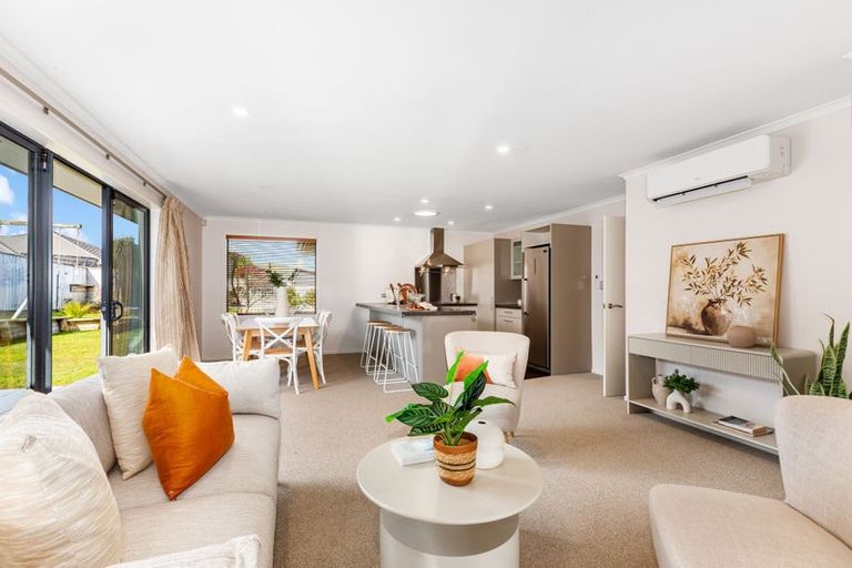 Photo of property in 5 Paparoa Crescent, Aotea, Porirua, 5024