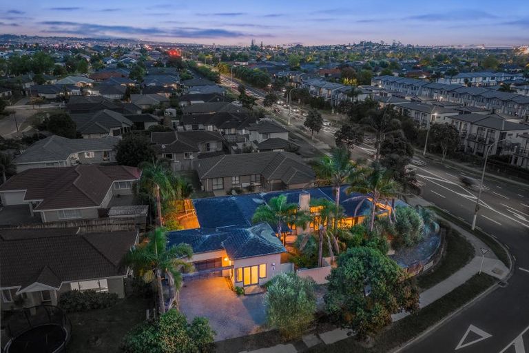 Photo of property in 1 Maghera Drive, East Tamaki, Auckland, 2016